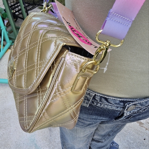 BESTEY JOHNSON GOLD PASTEL QUILTED LUV BETSEY CROSSBODY w/MATCHING POUCH - Picture 2 of 7